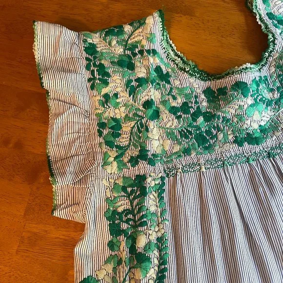 NWOT Size Medium embroidered Mexican Oaxaca dress - Picture 5 of 10